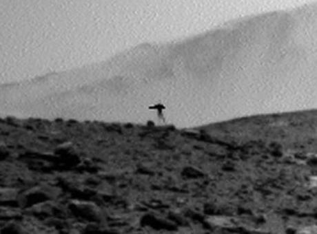 Mars’tan gelen görüntü kafaları karıştırdı! Kameraya takılan gizemli silüet: ’13 saniye önce yoktu’